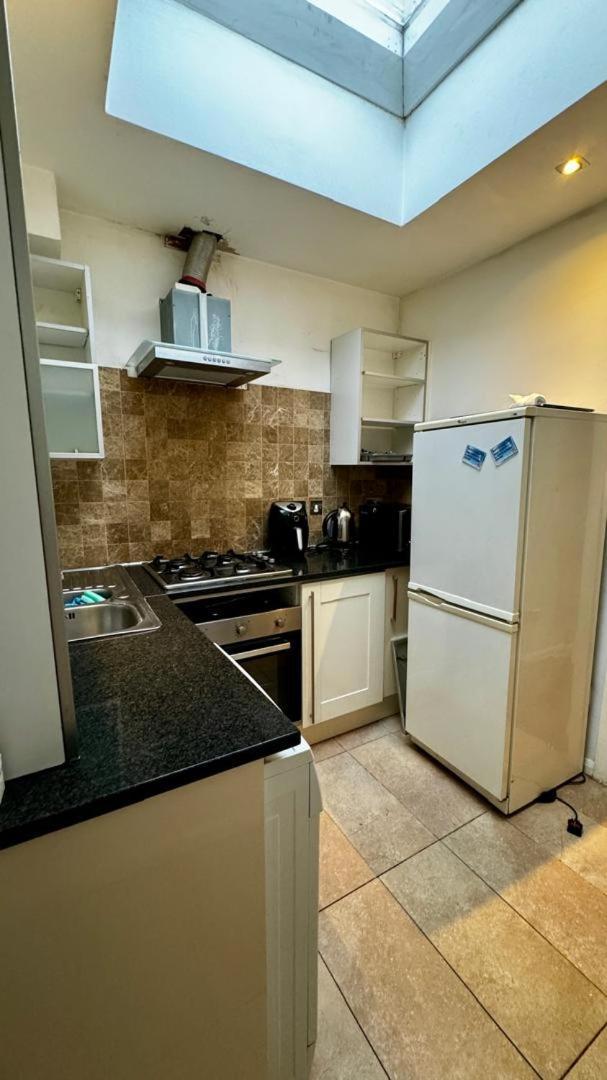 Eastbury Road Home Уотфорд Екстериор снимка